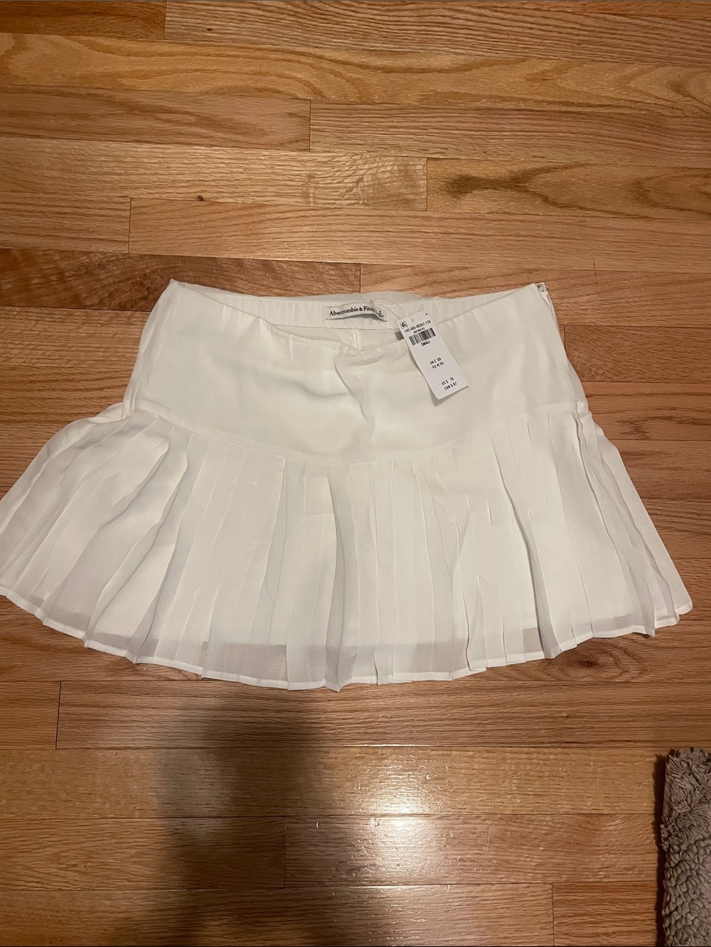 Abercrombie & Fitch White Pleated Mini Skirt with pleated Flared Hem